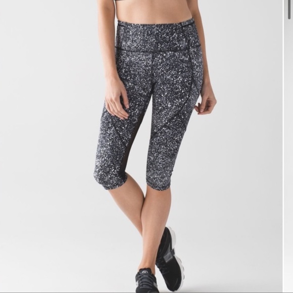 lululemon athletica Pants - Lululemon Athletica Outrun 17" Crop Splatter White Black / Black Women’s Size 6
